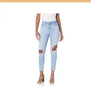 Light Wash Levi Women’s 721 High Rise Skinny Jeans - Size 27